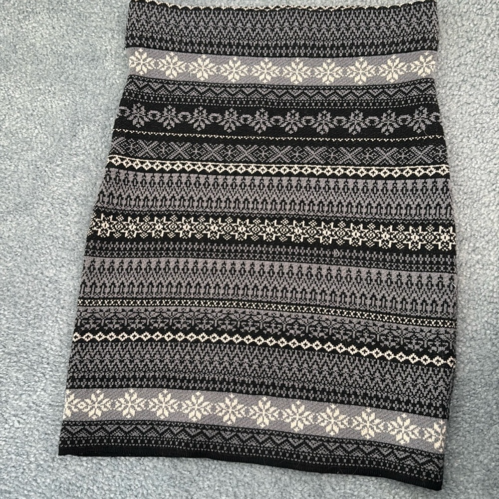Poof Couture size medium cotton. Rayon tube skirt